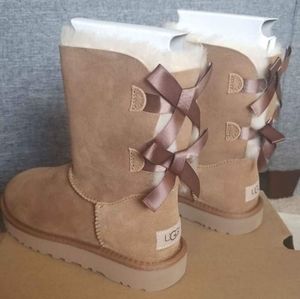 ONE left!!! UGG new Bailey Bow II chestnut, size 7